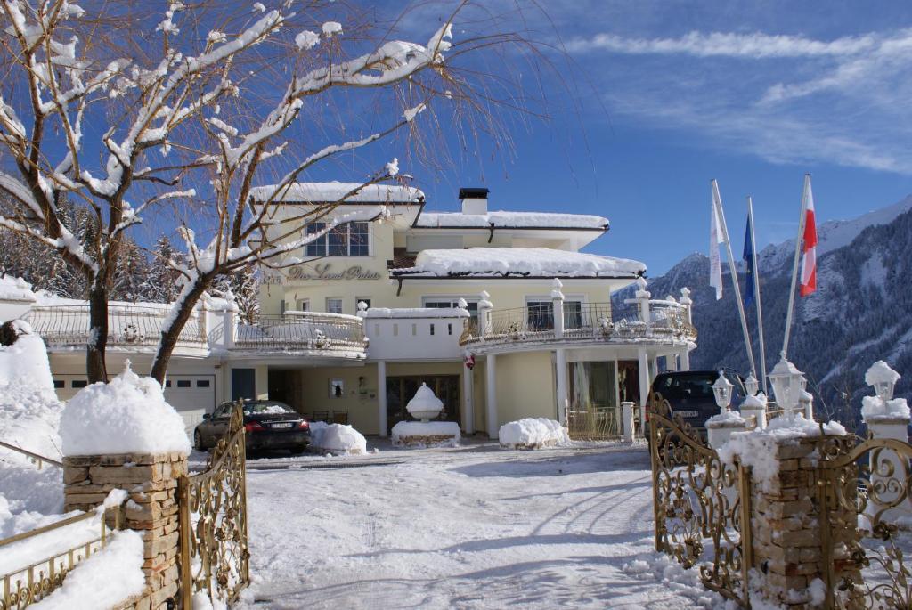 B&B Das Land-Palais - Private Mountain Hideaway Selva dei Molini Værelse billede